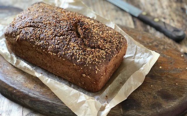 https://www.momskitchenhandbook.com/wp-content/uploads/2020/04/simple-no-knead-whole-wheat-bread-3-640x400.jpg